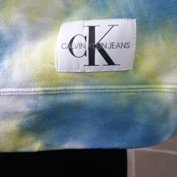 Calvin Klein Tie Dye Relaxed Copped Hoodie - Picture 4 of 8